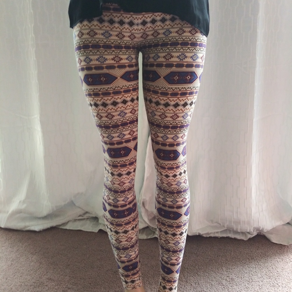 🍀Forever 21 Tribal print leggings🍀